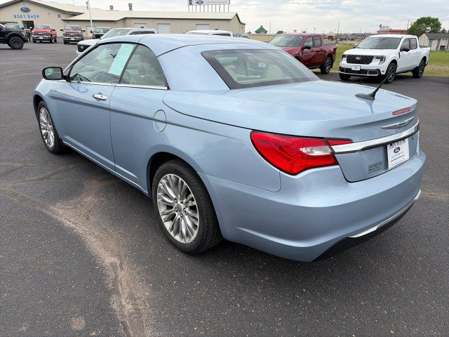 Used 2013 Chrysler 200 Limited FWD image 3