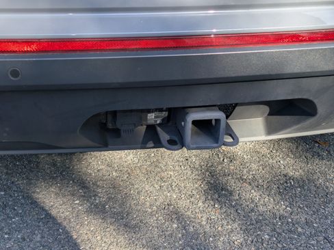 Used 2024 Volkswagen Atlas Cross Sport SE w/ Panoramic Sunroof Package image 12