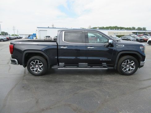 Used 2022 GMC Sierra 1500 SLT w/ SLT Premium Package AWD/4WD image 4
