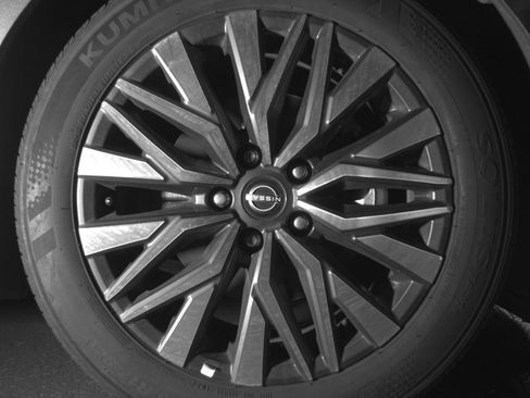 Used 2025 Nissan Altima 2.5 SV FWD image 16