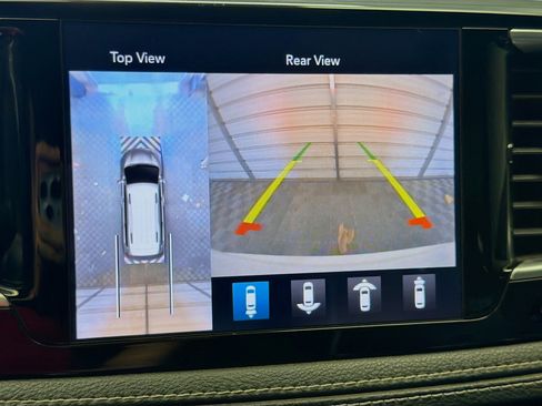 Used 2019 Chrysler Pacifica Limited w/ Advanced Safetytec Group FWD image 17