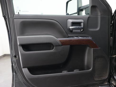 Used 2018 GMC Sierra 2500 SLE w/ HD SLE Preferred Plus Package AWD/4WD image 38