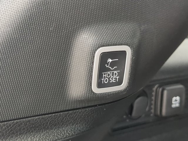 Used 2023 Jeep Grand Cherokee Altitude AWD/4WD image 15