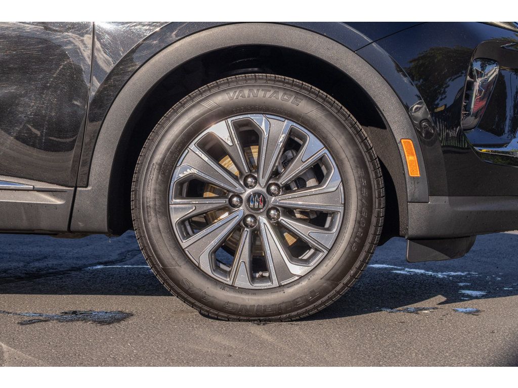 Used 2024 Buick Envision Preferred AWD/4WD image 9