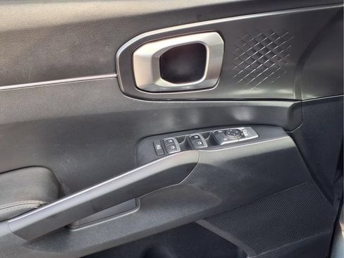 Used 2023 Kia Sorento LX FWD image 19