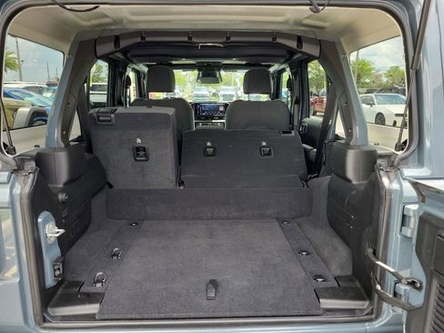 Used 2025 Jeep Wrangler Unlimited Sahara AWD/4WD image 25