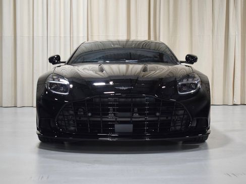 Used 2025 Aston Martin Vanquish image 9