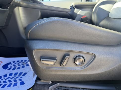 Used 2025 Toyota Sienna Platinum image 12