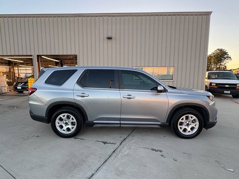 Certified 2024 Honda Pilot EX-L image 9