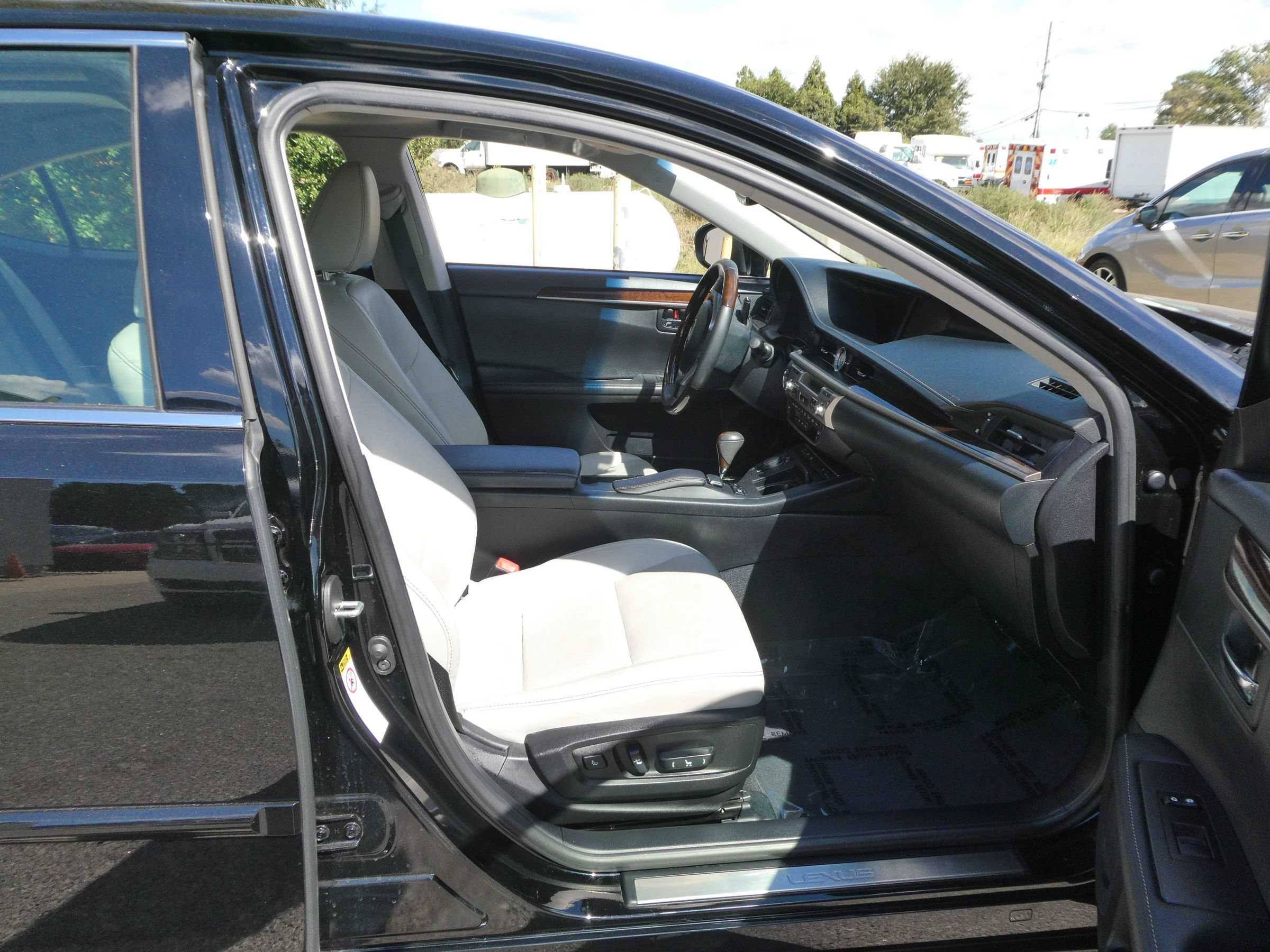 Used 2013 Lexus ES 350 w/ Luxury Pkg FWD image 27