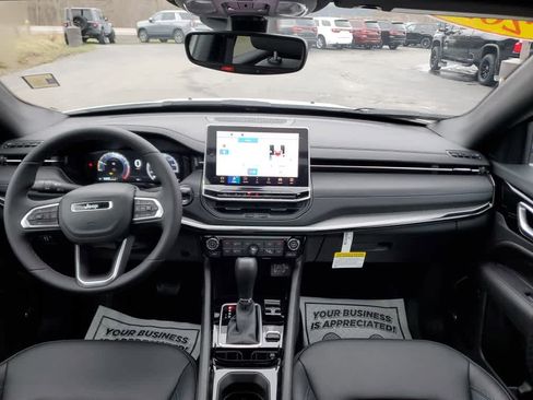 Used 2025 Jeep Compass Limited w/ High Altitude Package image 17