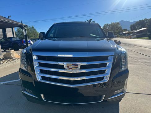 Used 2017 Cadillac Escalade ESV Premium Luxury image 2