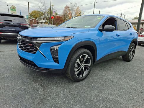 Used 2024 Chevrolet Trax RS w/ Driver Confidence Package image 1