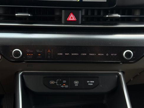Used 2026 Kia Carnival FWD image 38