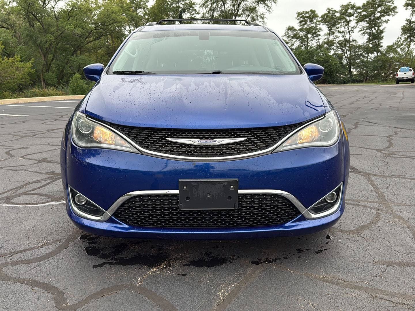 Used 2020 Chrysler Pacifica Touring-L FWD image 8