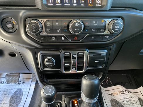 Used 2021 Jeep Wrangler Unlimited Sahara image 27