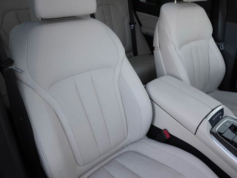 Certified 2022 BMW X5 xDrive40i w/ Luxury Seating Package image 11