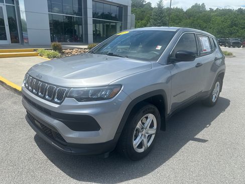 Used 2023 Jeep Compass Sport AWD/4WD image 2