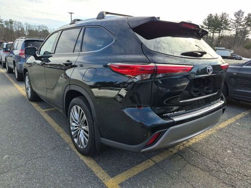 Used 2022 Toyota Highlander Platinum image 3