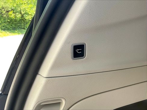 Used 2019 Chrysler Pacifica Touring-L Plus FWD image 36