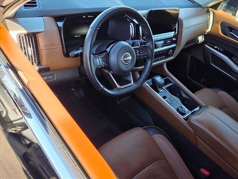 Used 2024 Nissan Pathfinder Platinum w/ Cargo Package AWD/4WD image 10