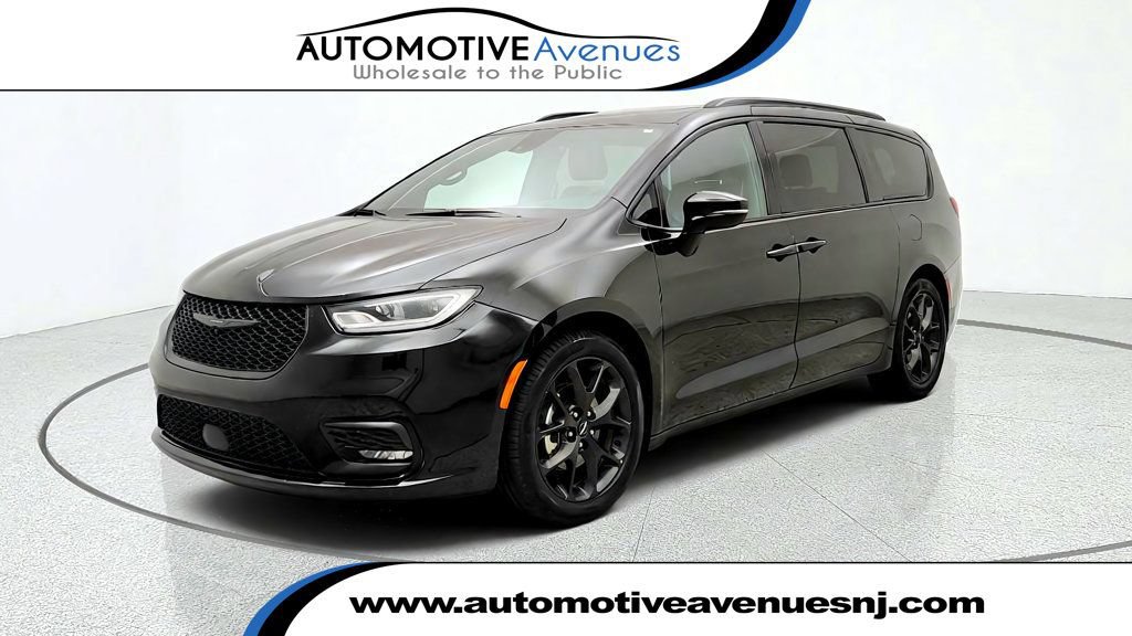Used 2025 Chrysler Pacifica Limited FWD image 1