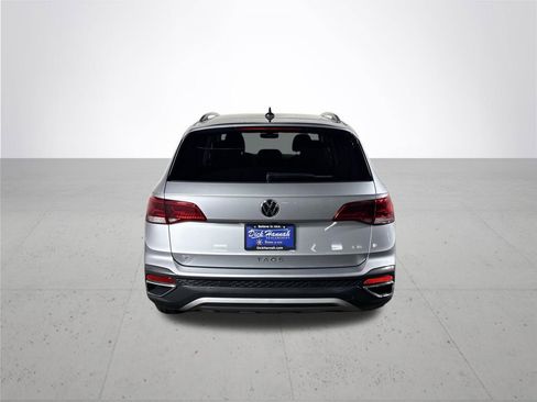 Used 2024 Volkswagen Taos SE image 7