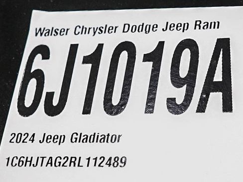 Used 2024 Jeep Gladiator Sport AWD/4WD image 29