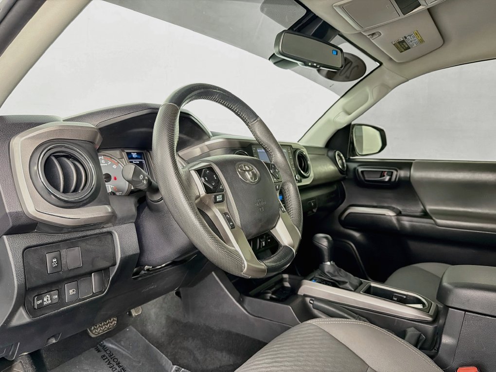 Used 2022 Toyota Tacoma SR5 RWD image 14