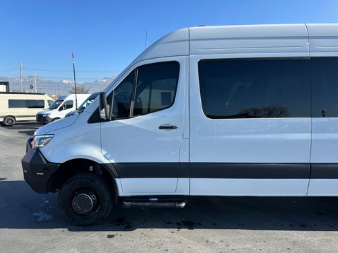 Used 2024 Mercedes-Benz Sprinter 3500 image 9