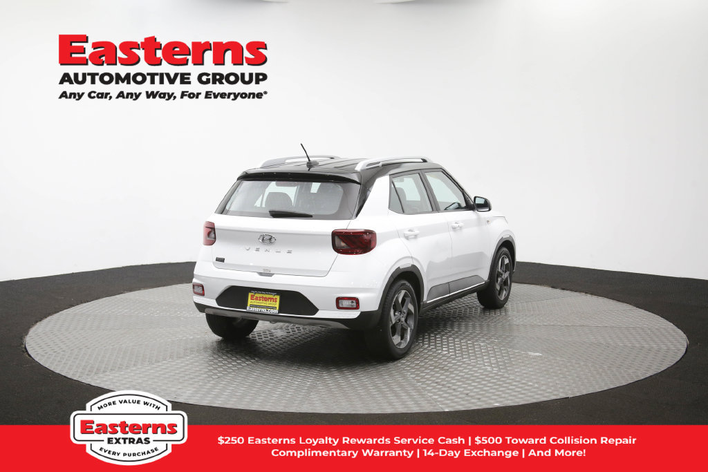 Used 2025 Hyundai Venue Limited FWD image 40