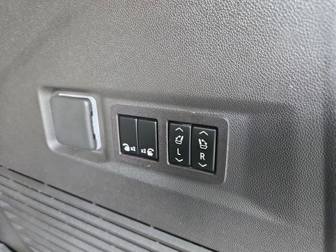 Used 2023 GMC Yukon SLT w/ SLT Premium Package AWD/4WD image 36