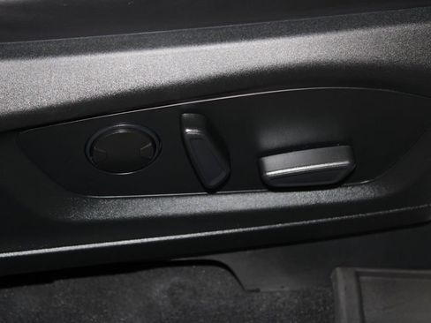 Used 2023 Ford Explorer XLT w/ Equipment Group 202A AWD/4WD image 28