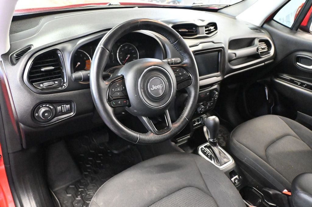 Used 2020 Jeep Renegade Altitude FWD image 5