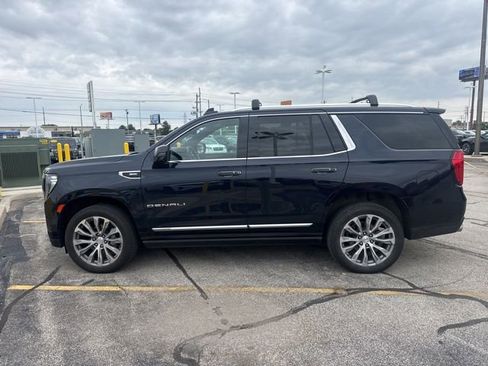 Used 2021 GMC Yukon Denali w/ Denali Premium Package AWD/4WD image 3