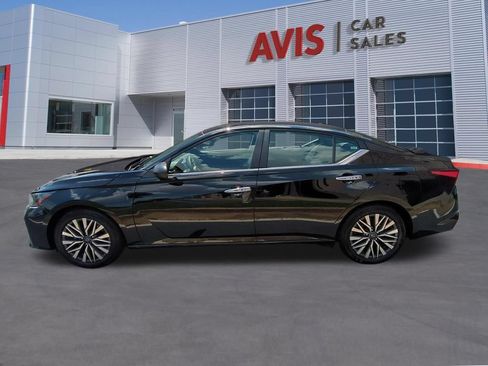 Used 2025 Nissan Altima 2.5 SV FWD image 10