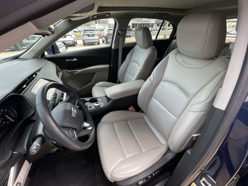 Used 2020 Cadillac XT4 Premium Luxury w/ Technology Package FWD image 19
