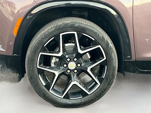 Used 2025 Chevrolet Traverse High Country image 34