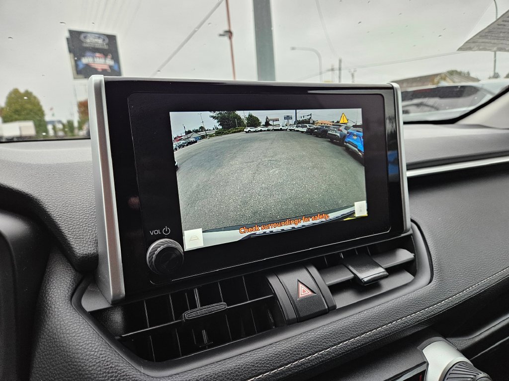 Used 2025 Toyota RAV4 LE AWD/4WD image 28