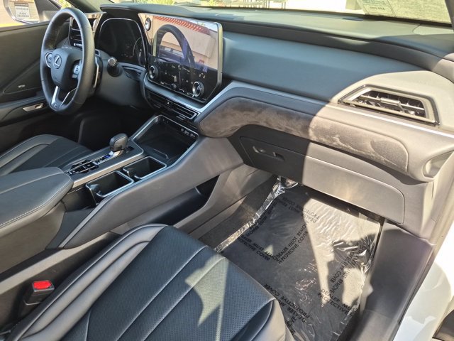 Used 2025 Lexus TX 500h AWD w/ Technology Package image 33