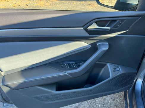 Used 2025 Volkswagen Jetta SE image 20