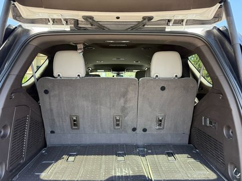 Used 2021 Chevrolet Tahoe Z71 w/ Luxury Package AWD/4WD image 22