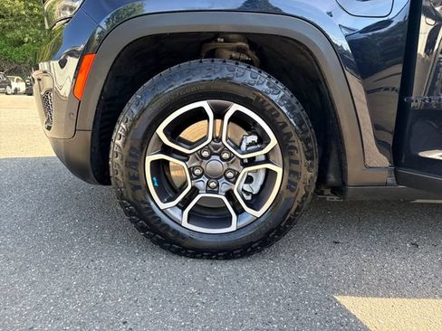 Used 2022 Jeep Grand Cherokee Trailhawk w/ Advanced Protech Group II AWD/4WD image 27