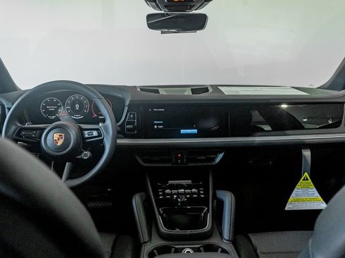 Certified 2025 Porsche Cayenne AWD/4WD image 18