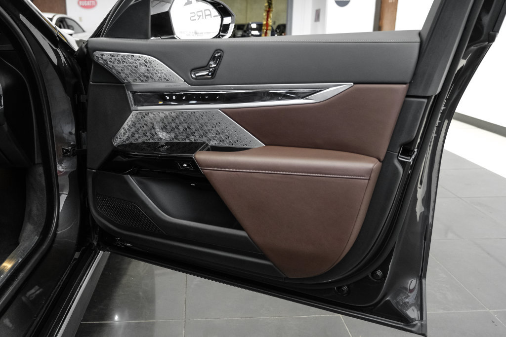 Used 2024 BMW i7 xDrive60 AWD/4WD image 50