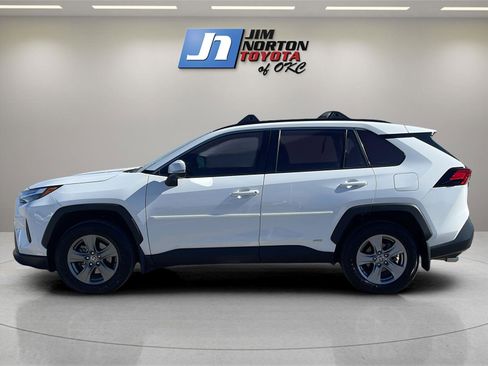Used 2022 Toyota RAV4 XLE image 8