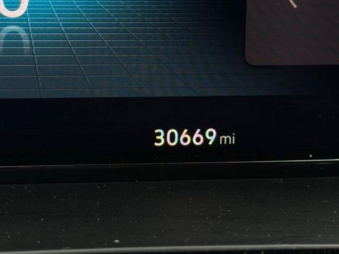 Used 2025 Volkswagen Atlas Cross Sport SE image 28