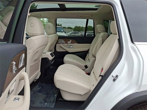 Used 2025 Mercedes-Benz GLS 450 4MATIC image 9