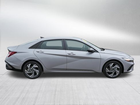 Certified 2025 Hyundai Elantra Sport image 8