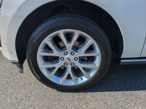 Used 2019 Ford Expedition Limited w/ Equipment Group 302A AWD/4WD image 10